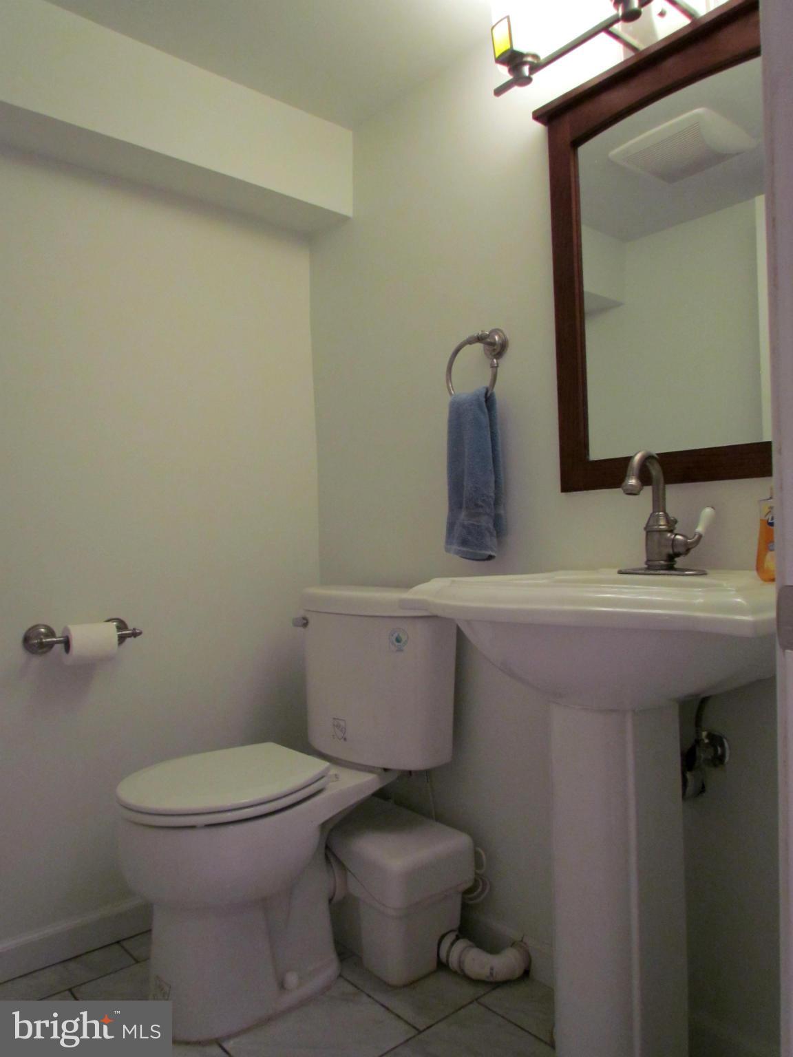 808 Buckingham Road Cumberland, MD 21502 - Photo 15 of 30 Bath