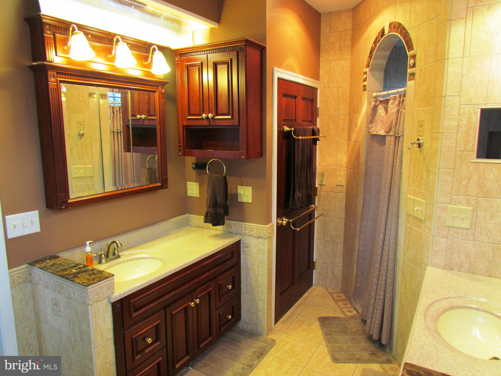 808 Buckingham Road Cumberland, MD 21502 - Photo 19 of 30 Bath (Master)