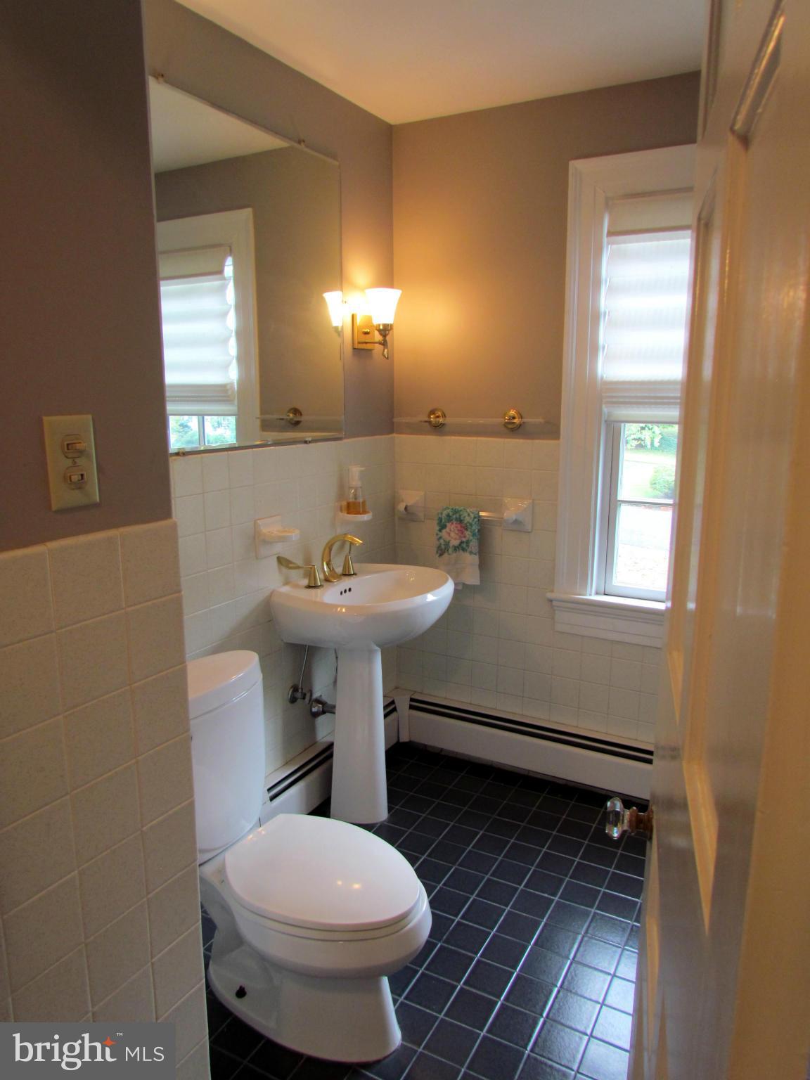 808 Buckingham Road Cumberland, MD 21502 - Photo 21 of 30 Bath