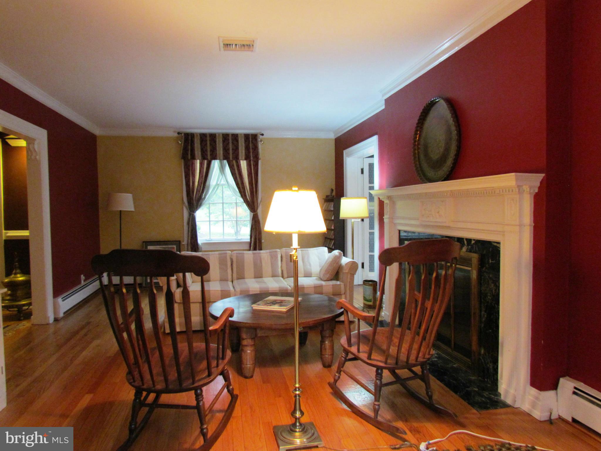 808 Buckingham Road Cumberland, MD 21502 - Photo 5 of 30 Living Room