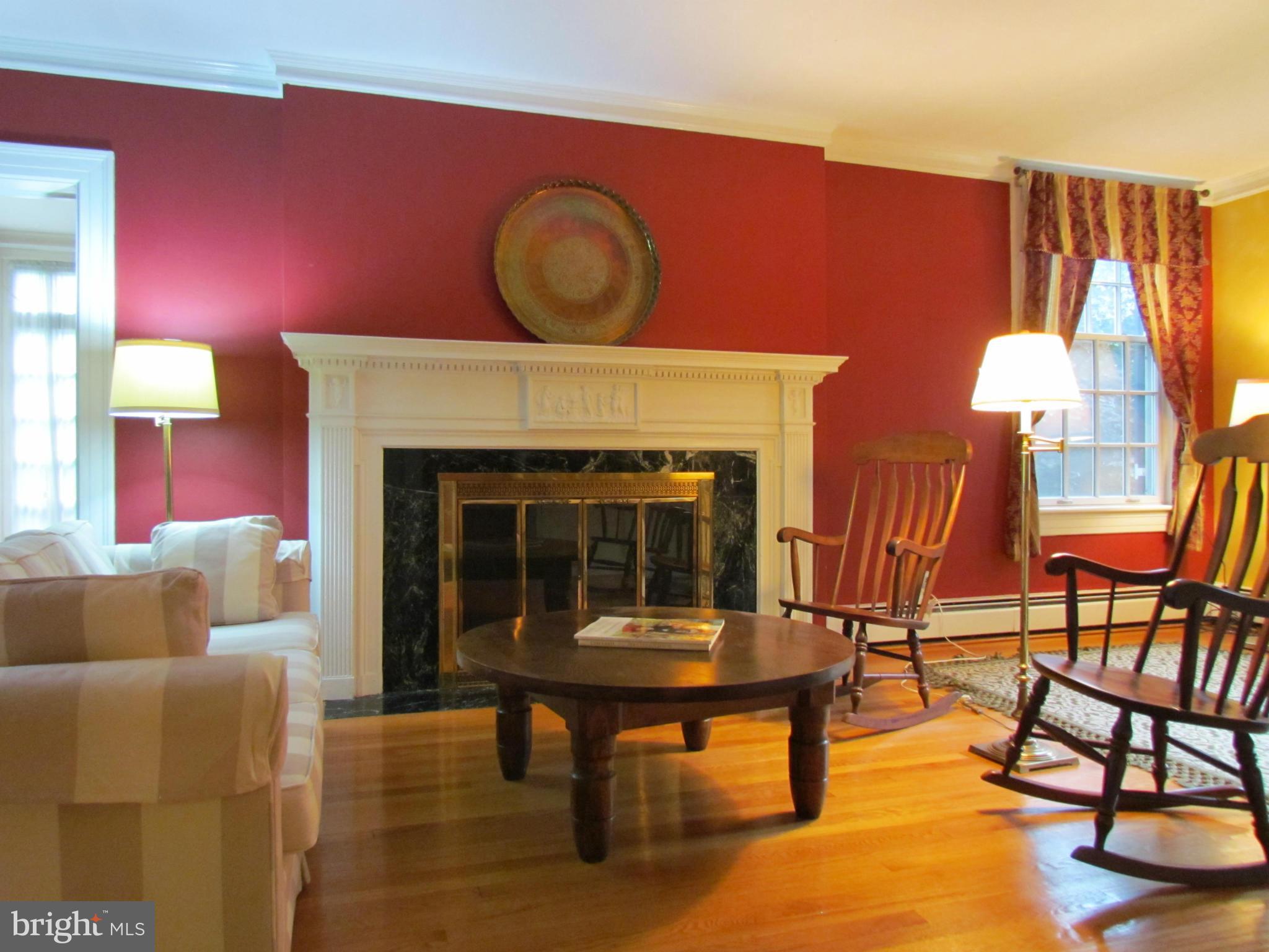 808 Buckingham Road Cumberland, MD 21502 - Photo 7 of 30 Living Room