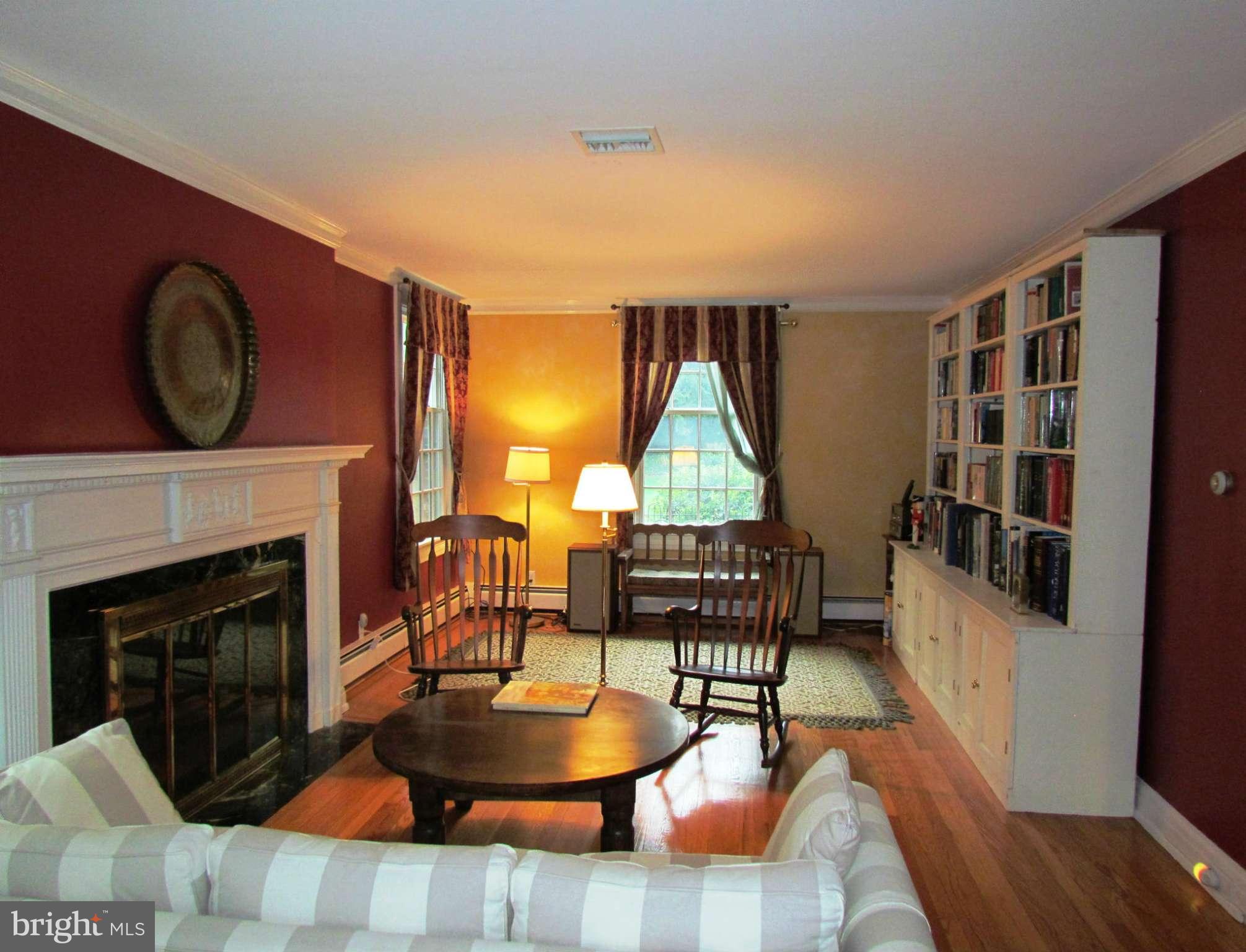 808 Buckingham Road Cumberland, MD 21502 - Photo 8 of 30 Living Room