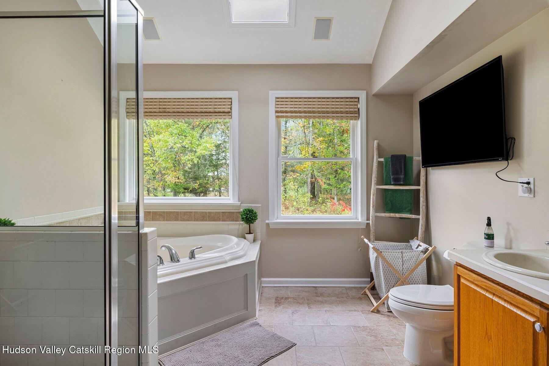 2935 Rte 44 55 Gardiner, NY 12525 - Photo 12 of 87 a bathroom with a sink toilet and a bathtub