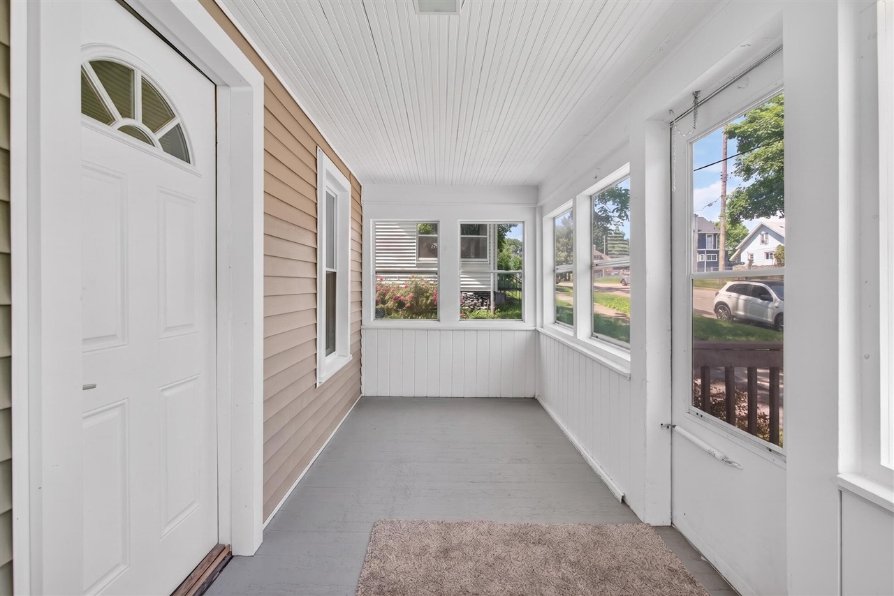 439 Madison Street Jackson, MI 49202 - Photo 5 of 42