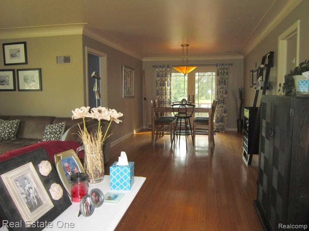 335 Maple Street Howell, MI 48843 - Photo 5 of 47 entry.jpg