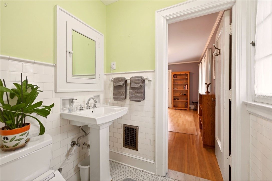 391 Beresford Road Rochester, NY 14610 - Photo 31 of 44 Jack-and-Jill style half bath