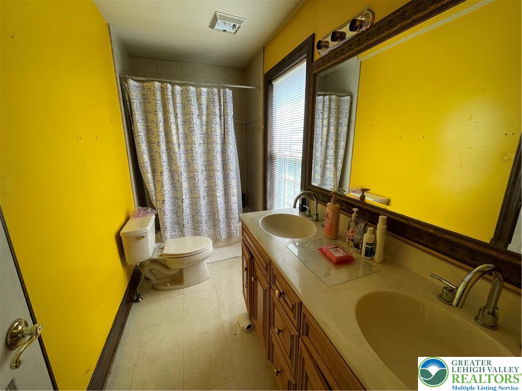 459 Mt Pleasant Road Bangor, PA 18013 - Photo 75 of 86 a bathroom with a tub sink and mirror