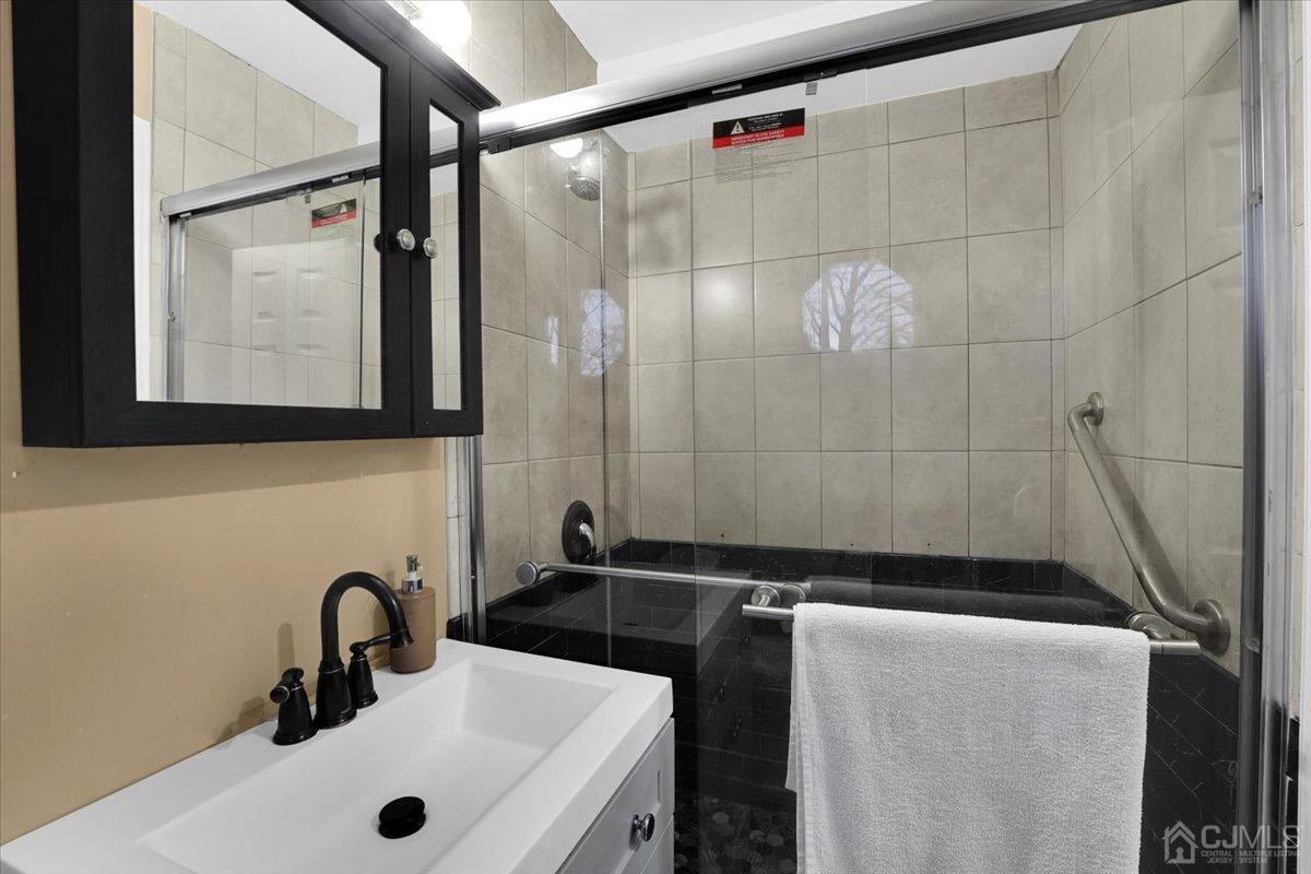 145 Jefferson Boulevard Edison, NJ 08817 - Photo 15 of 35 a bathroom with a sink and mirror