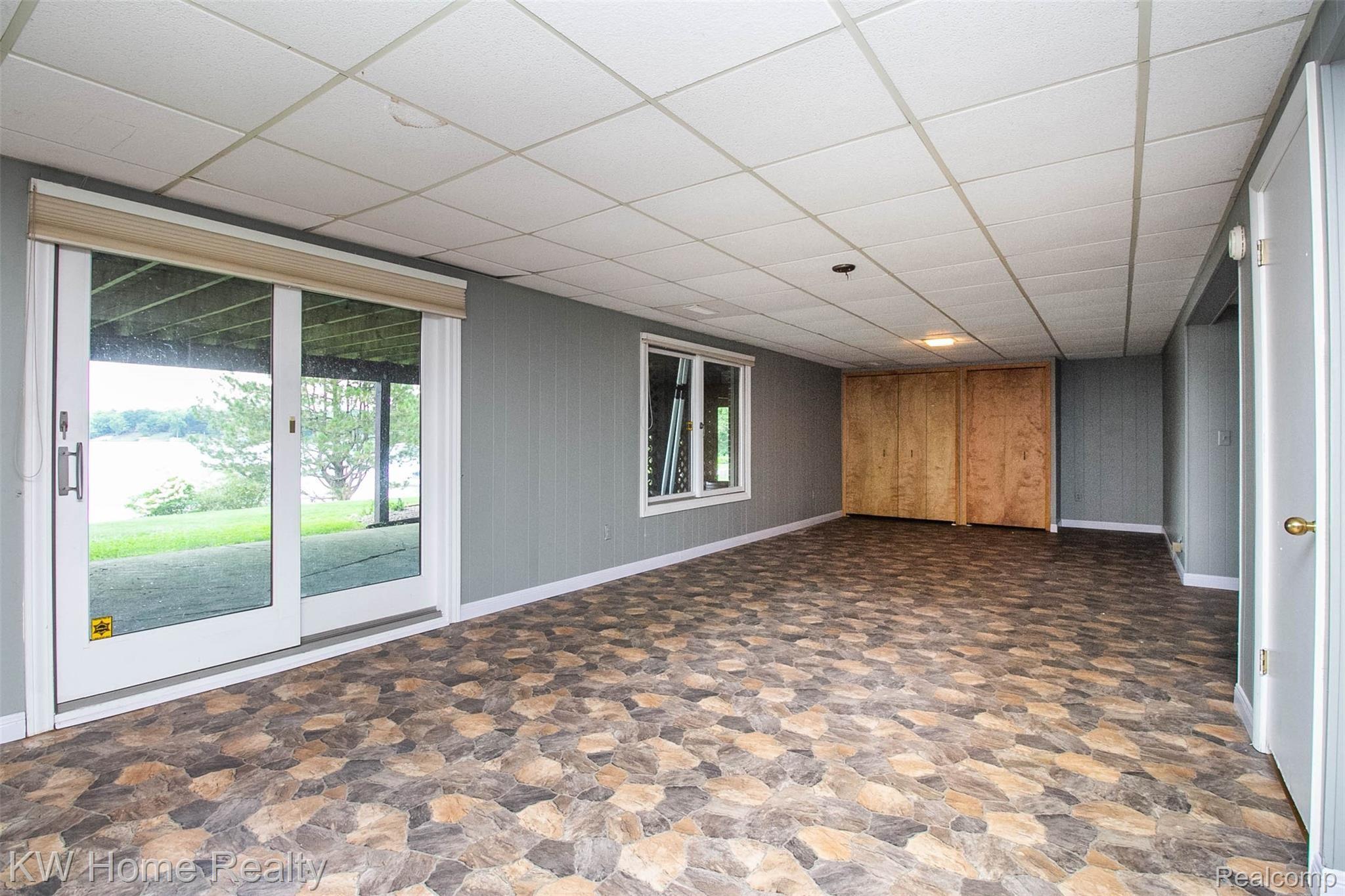 3930 Covert Road Waterford, MI 48328 - Photo 38 of 49 28.jpg