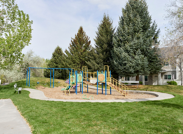 802 Sugar Maple Court Payson, UT 84651 - Photo 28 of 30 Communal playground with a lawn