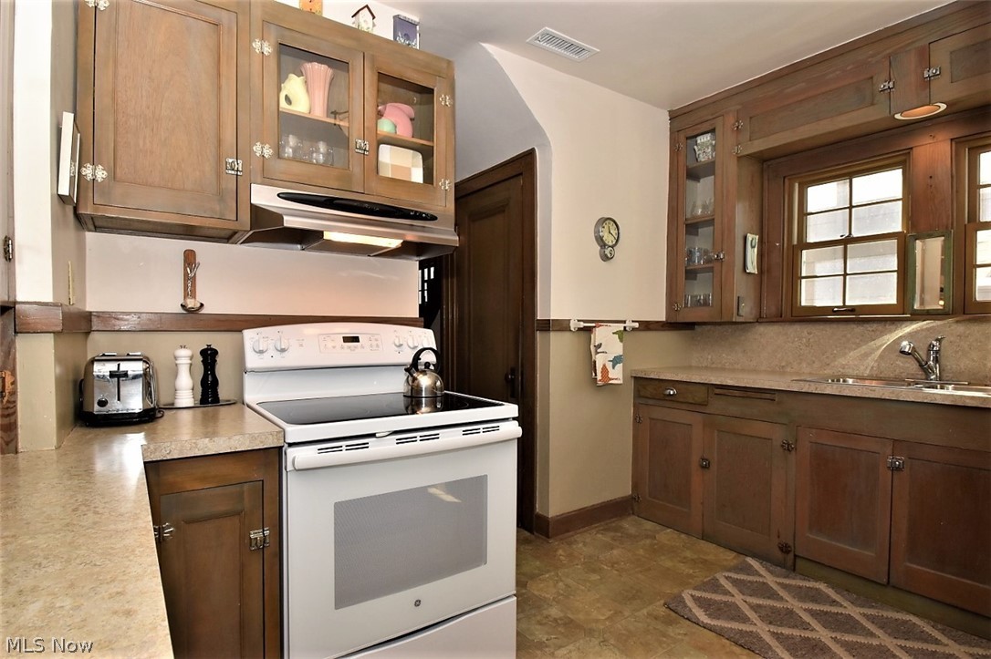 2592 Ashurst Road University Heights, OH 44118 - Photo 8 of 20