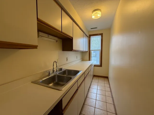 $1,950 | 132 Coburn Avenue, Unit 3, Worcester, MA 01604