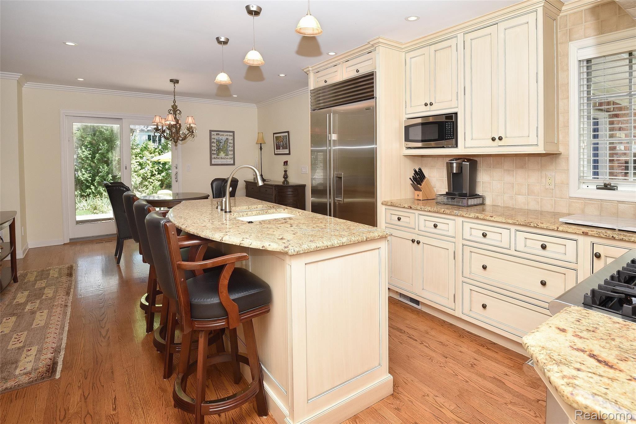 1051 Rivenoak Street Birmingham, MI 48009 - Photo 11 of 37 1051 Rivenoak_09.JPG