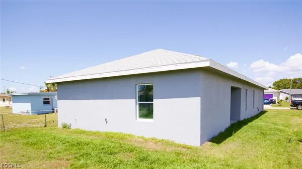 $2,500 | 3428 Jeffcott Street, Fort Myers, FL 33916