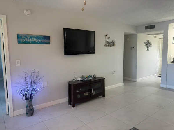 $1,500 | 4801 Martinique Place, Unit B2, Coconut Creek, FL 33066