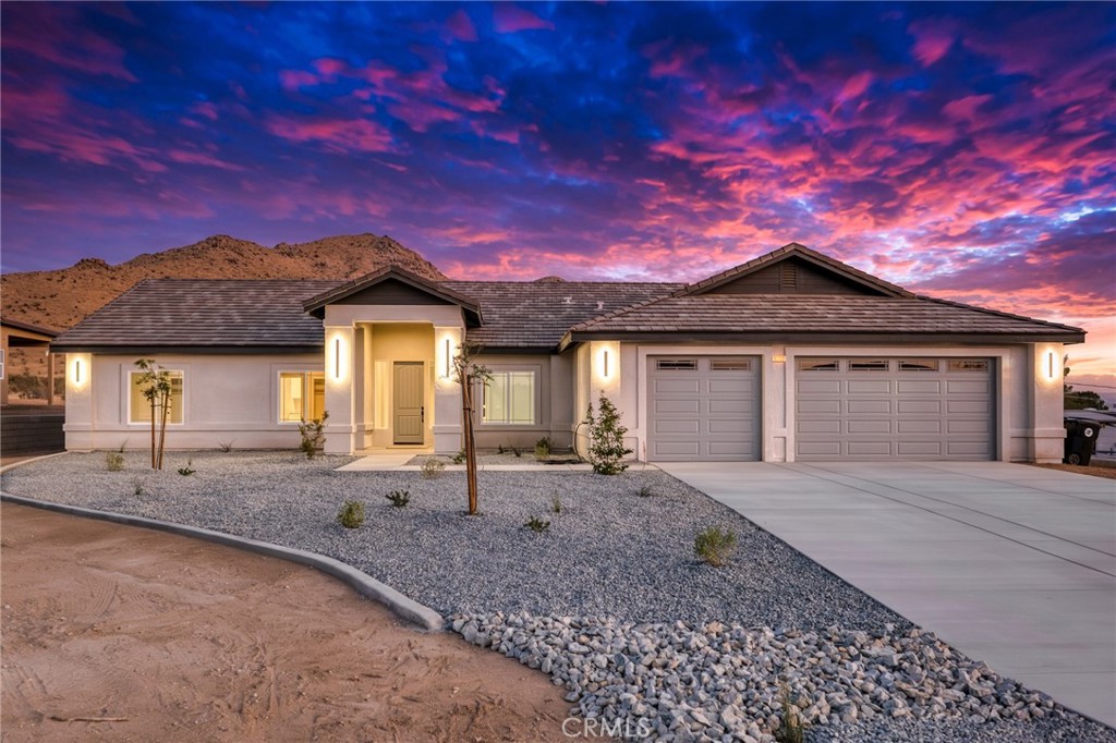 19707 Roanoke Road Apple Valley, CA 92307 - Photo 3 of 63 Sky virtually enhanced