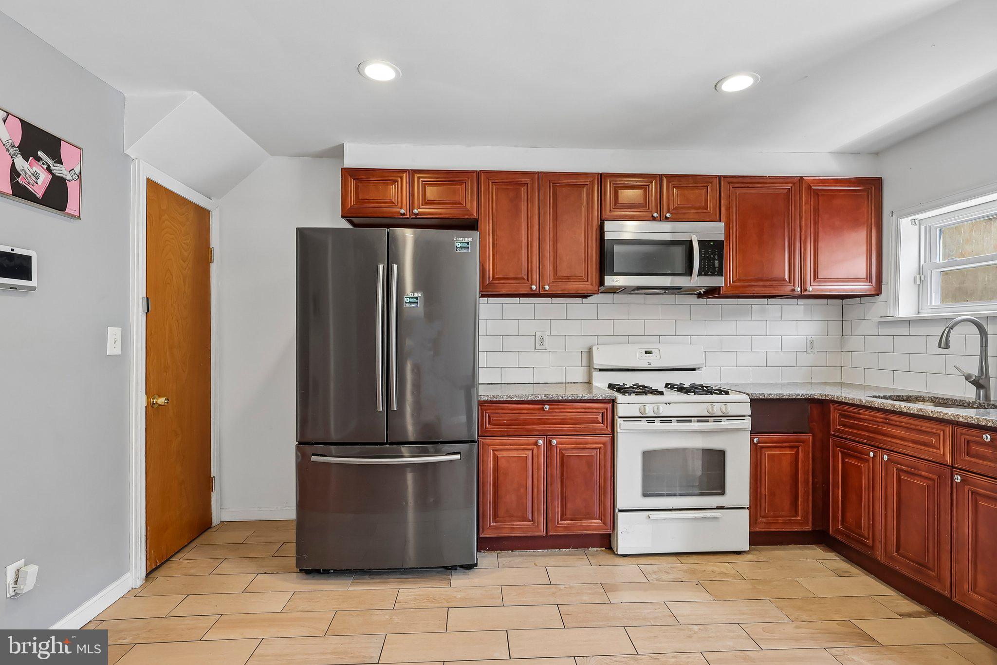 7046 Clover Lane Upper Darby, PA 19082 - Photo 9 of 27