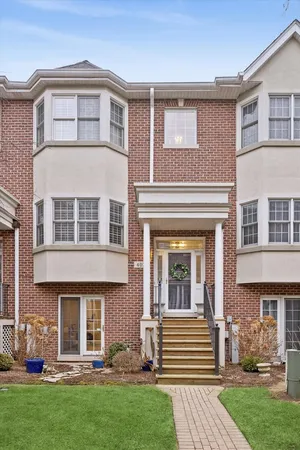 $600,000 | 407 West Hillgrove Avenue, La Grange, IL 60525