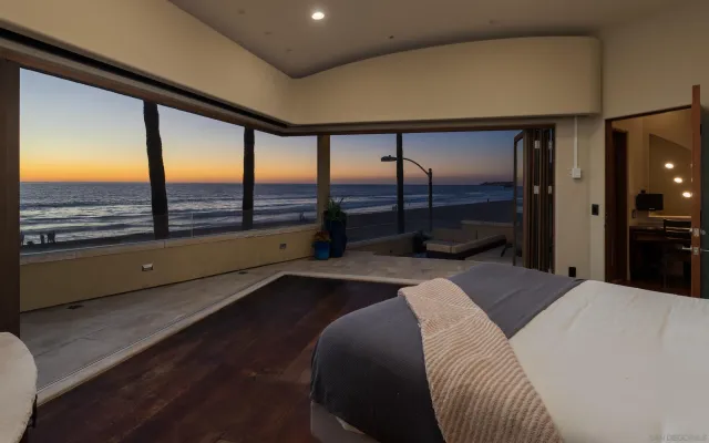 $7,500,000 | 3921 Ocean Front Walk, San Diego, CA 92109