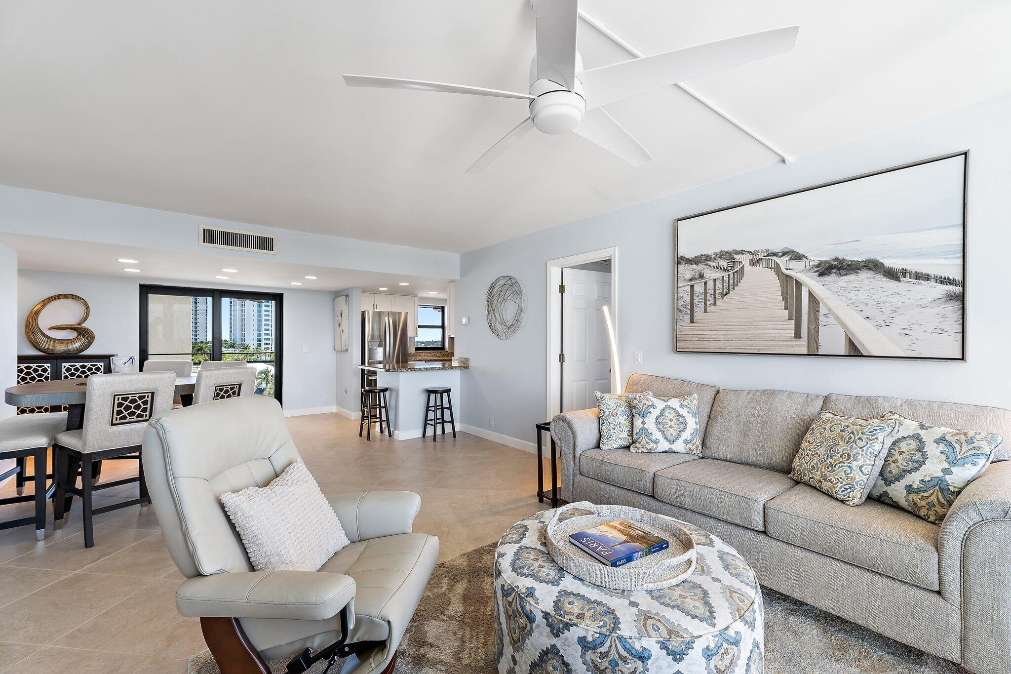 336 Golfview Road, Unit 619 North Palm Beach, FL 33408 - Photo 3 of 55 Living Room 3