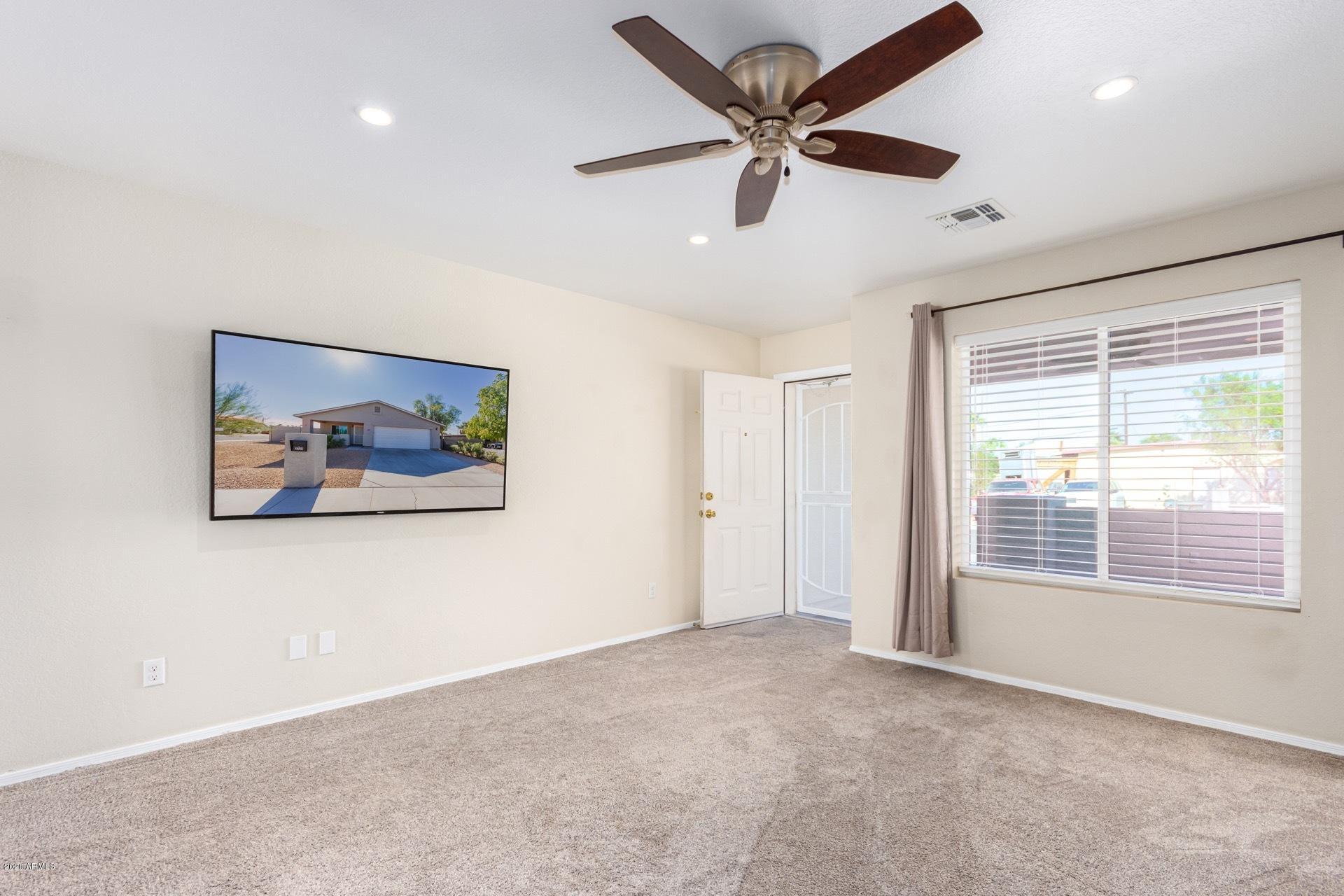 2729 East Phelps Road Phoenix, AZ 85032 - Photo 4 of 22 Lots of Light