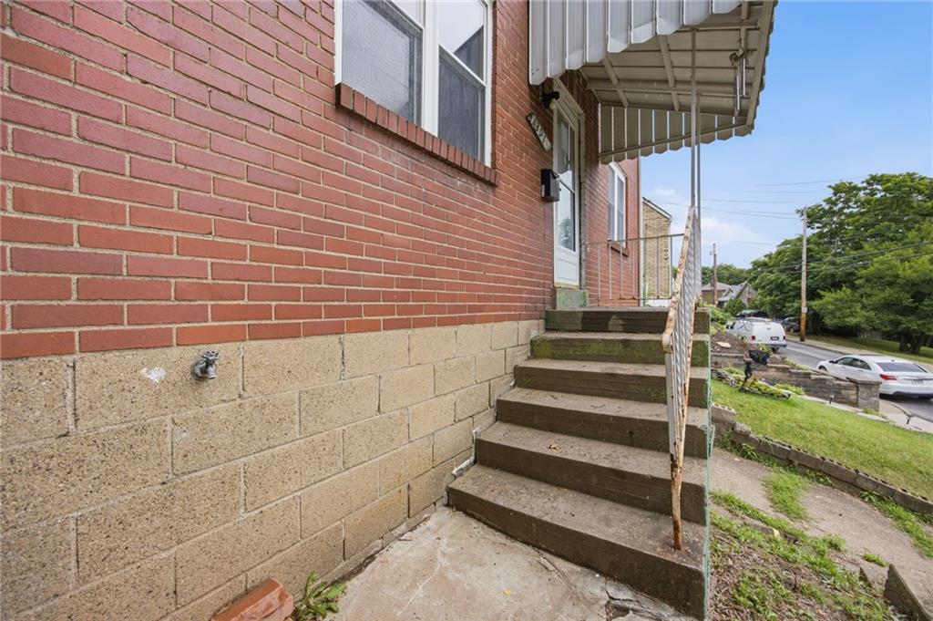 1391 Laketon Road Pittsburgh, PA 15221 - Photo 3 of 18