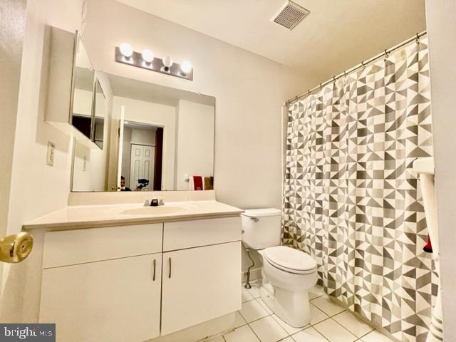 268 Ripka Street Philadelphia, PA 19127 - Photo 22 of 31 a bathroom with a sink and a mirror