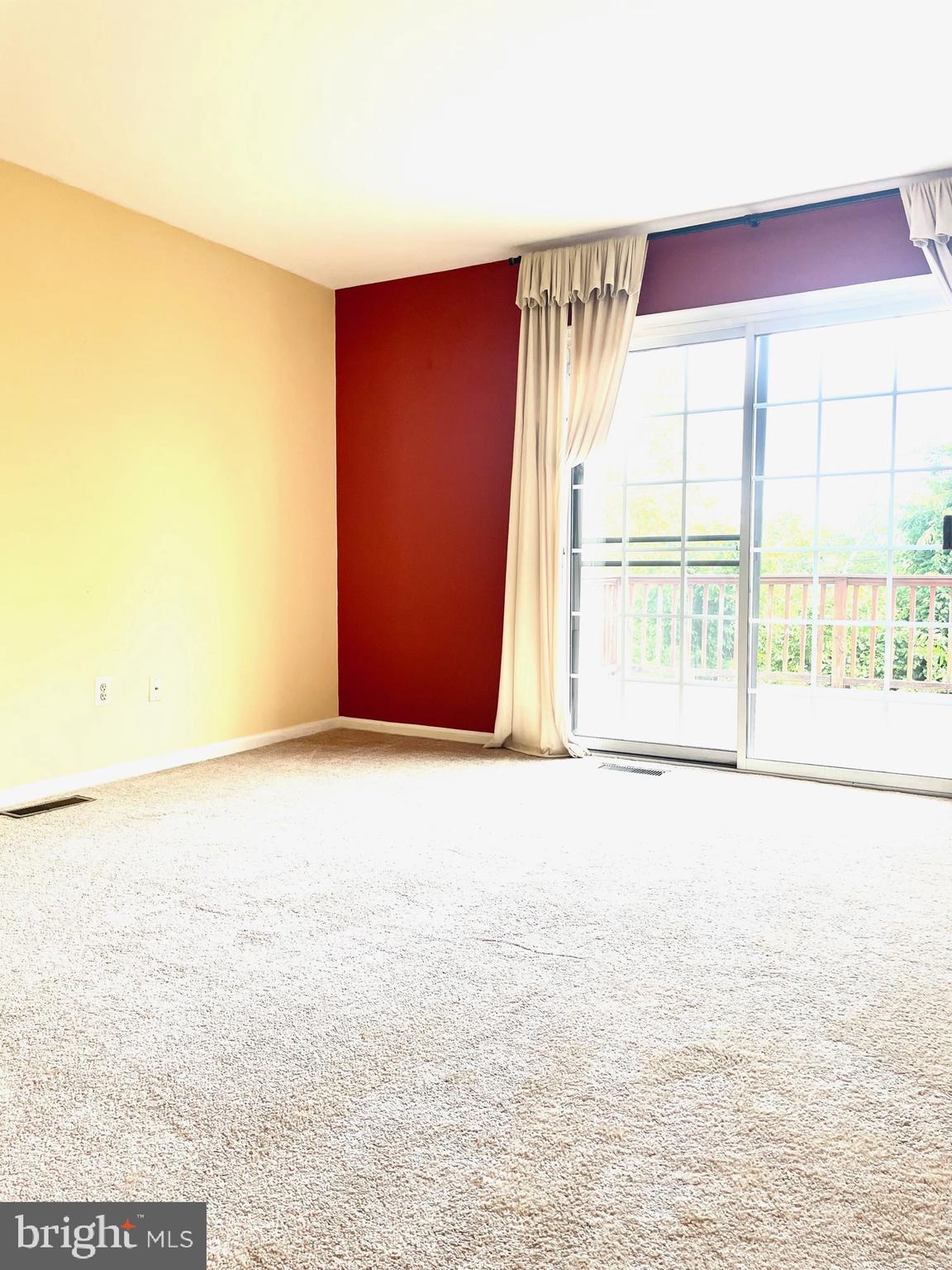 268 Ripka Street Philadelphia, PA 19127 - Photo 5 of 31 an empty room with a window