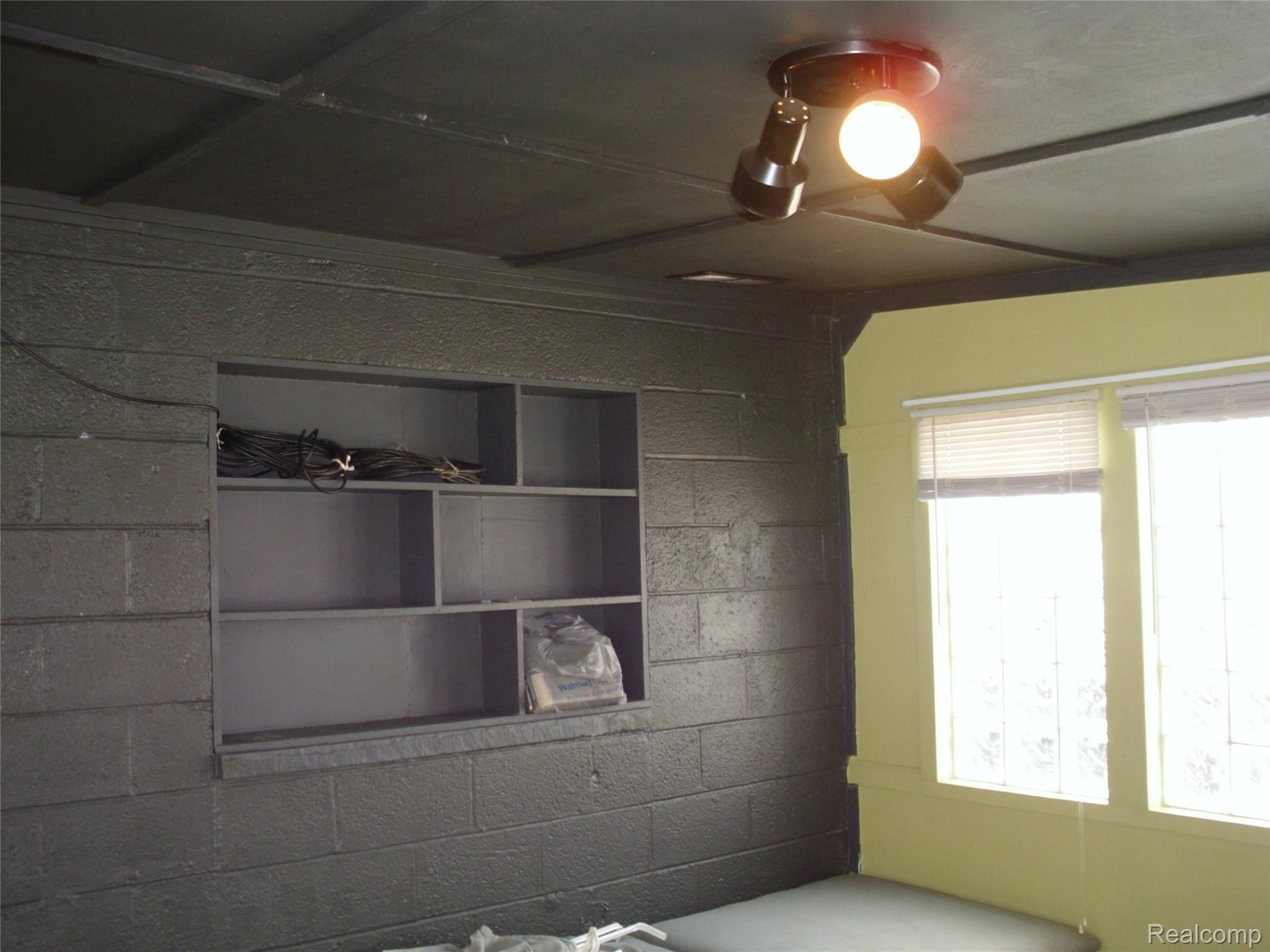 8651 Harding Street Center Line, MI 48015 - Photo 23 of 43 DSCI3172.JPG