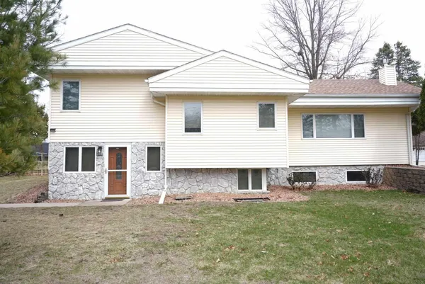 $249,900 | 2200 10th Avenue Southwest, Austin, MN 55912