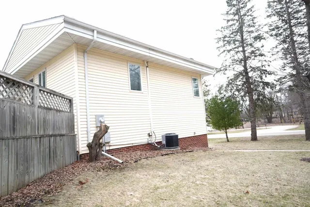 $259,500 | 2200 10th Avenue Southwest, Austin, MN 55912