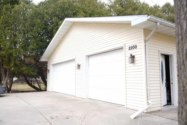 $249,900 | 2200 10th Avenue Southwest, Austin, MN 55912