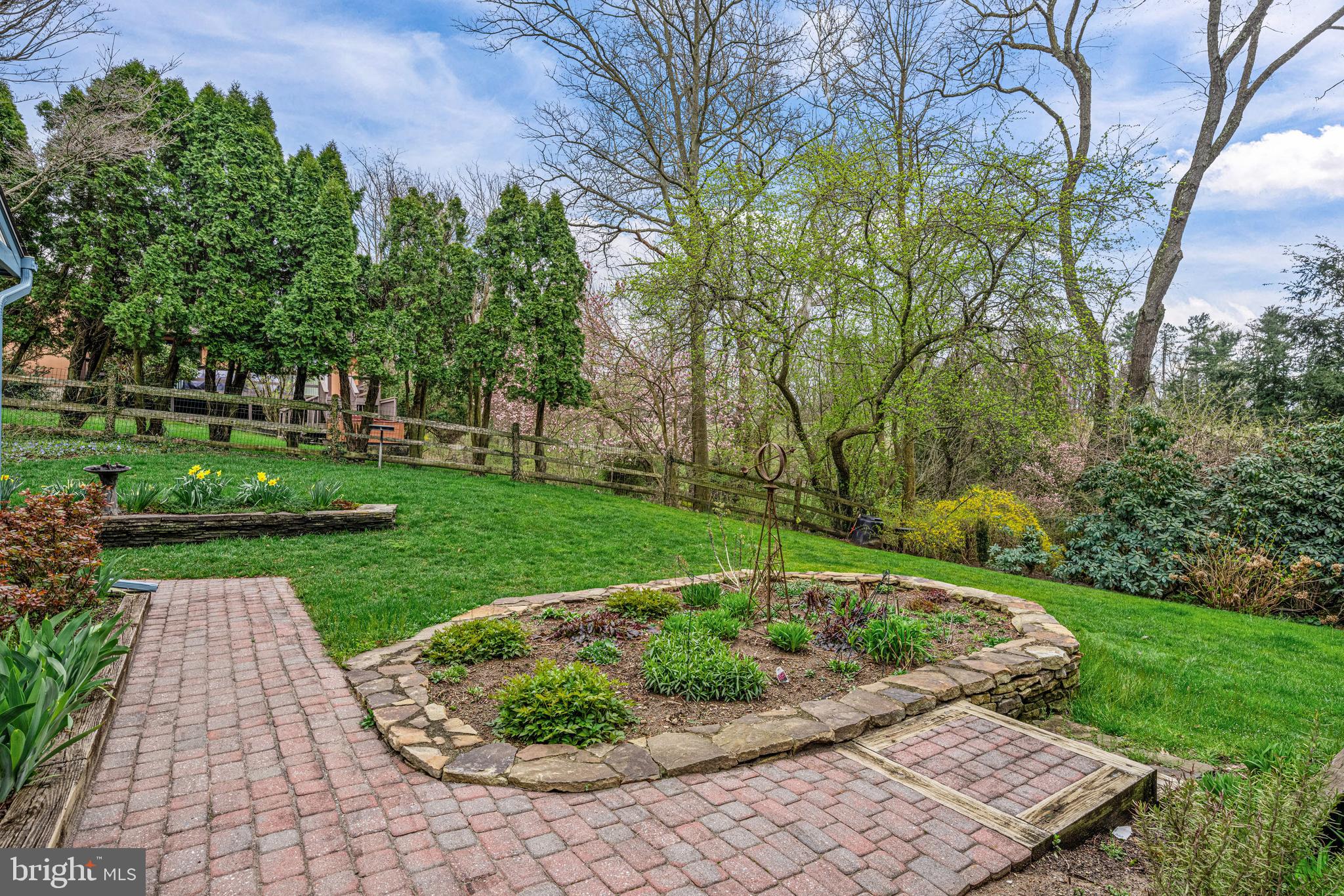 607 Foxfields Road Bryn Mawr, PA 19010 - Photo 42 of 48 Garden all ready to Pop!