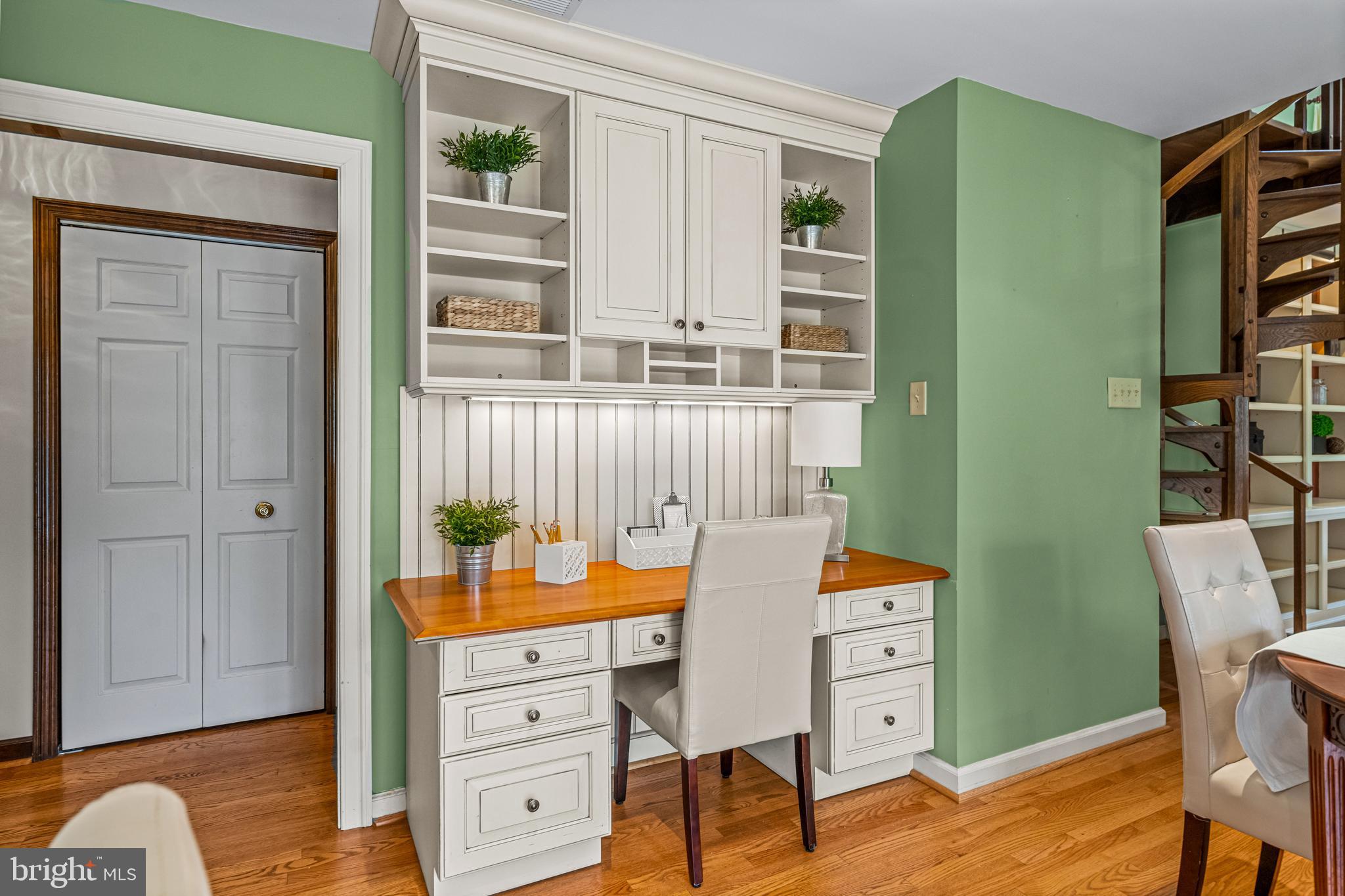 607 Foxfields Road Bryn Mawr, PA 19010 - Photo 8 of 48 Kitchen desk