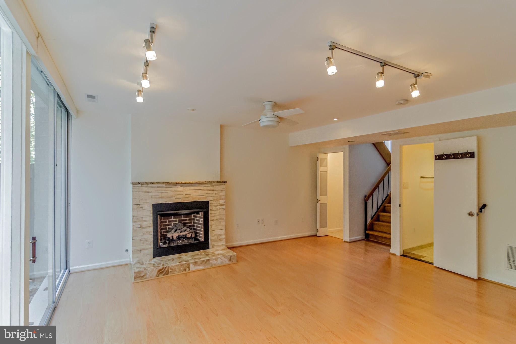11503 Maple Ridge Road Reston, VA 20190 - Photo 16 of 94 Living Room w/new water proof Laminate floor