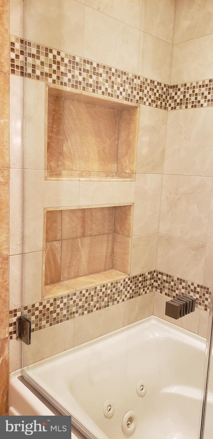 11503 Maple Ridge Road Reston, VA 20190 - Photo 50 of 94 Built in marble niches in upper bath