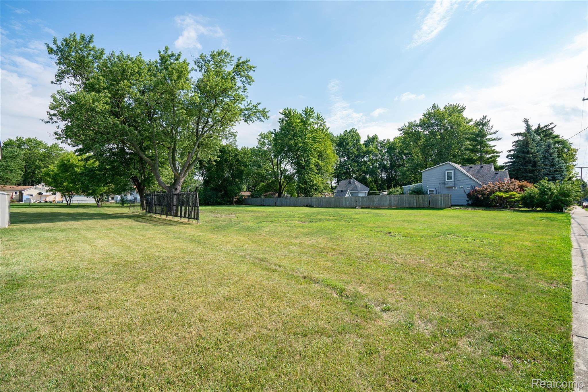 2081 Lindell Road Sterling Heights, MI 48310 - Photo 23 of 28 lindell-23.jpg