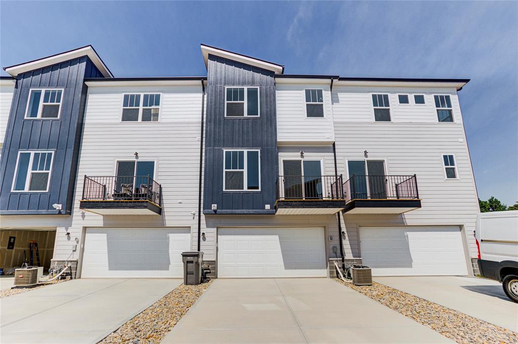 317 Steeples Boulevard Indianapolis, IN 46222 - Photo 2 of 34