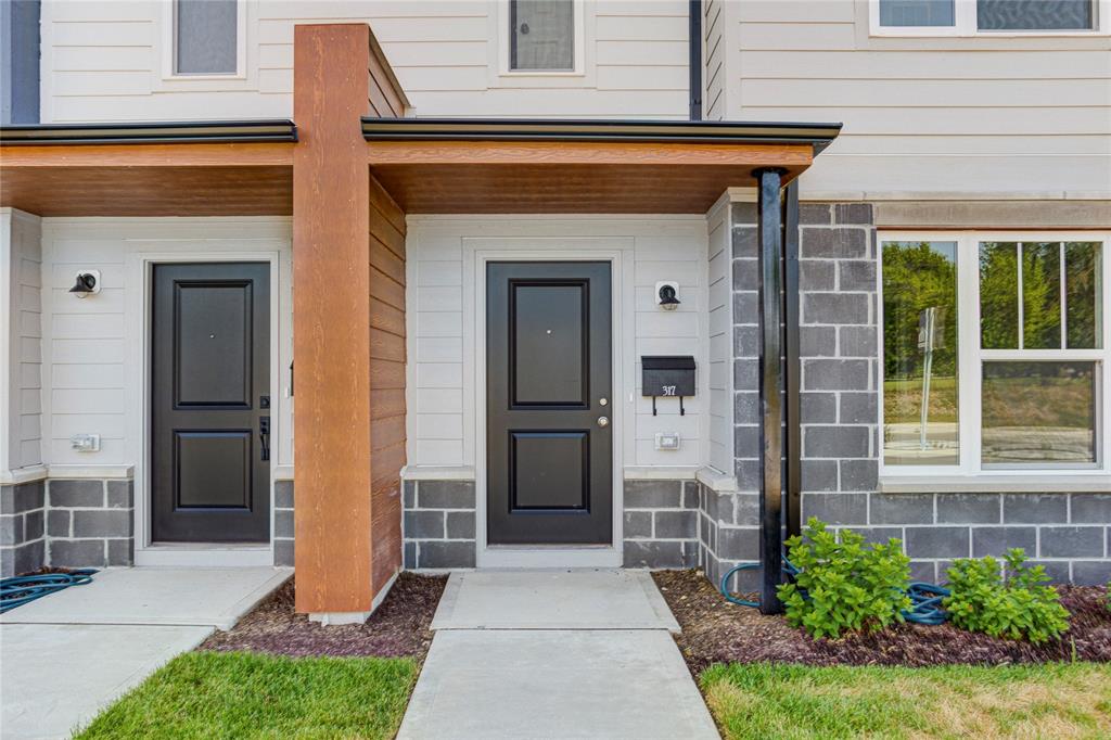 317 Steeples Boulevard Indianapolis, IN 46222 - Photo 3 of 34