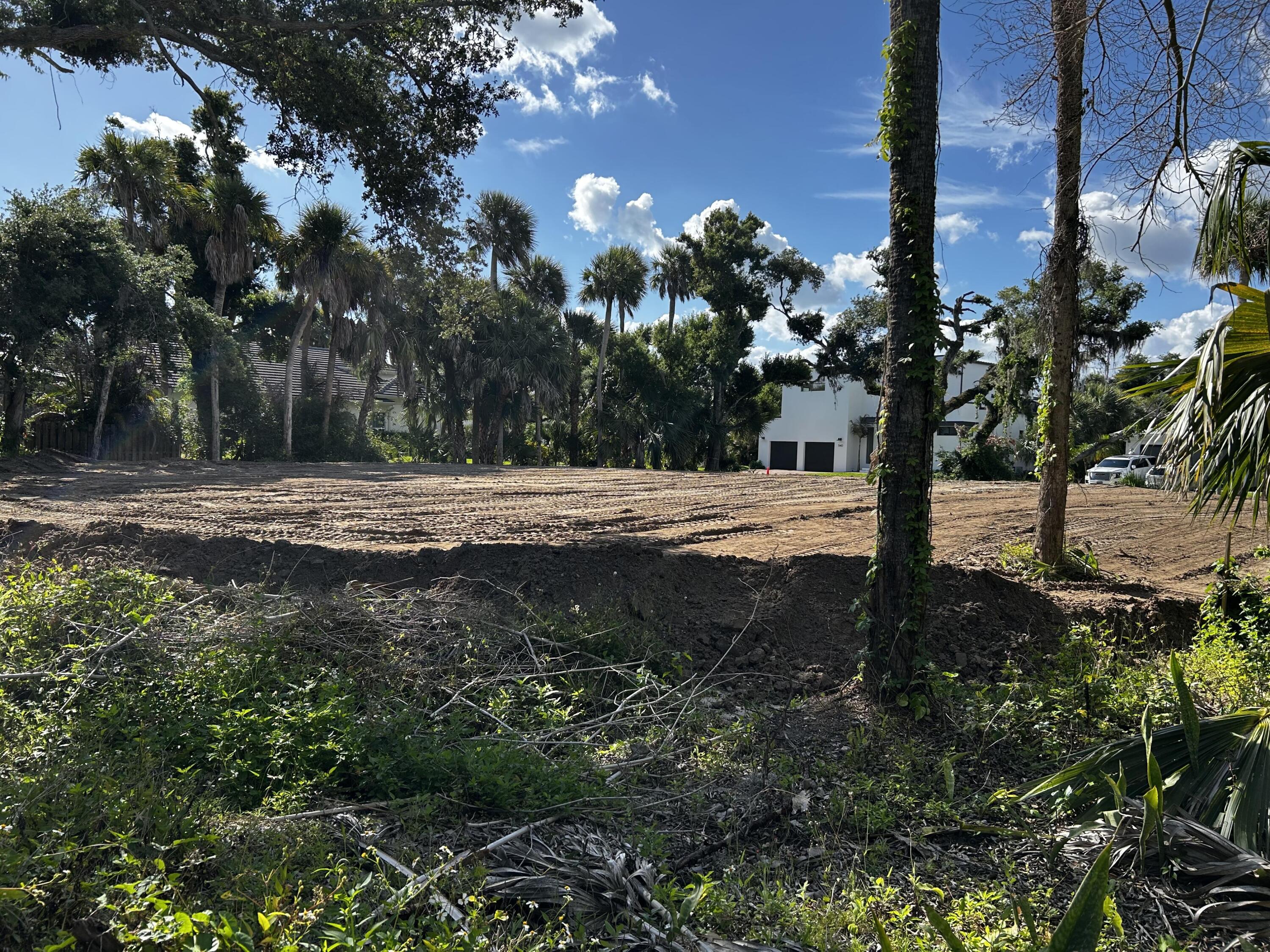 525 Acacia Road Vero Beach, FL 32963 - Photo 2 of 4 2_beyc6a36bbd2cefcb