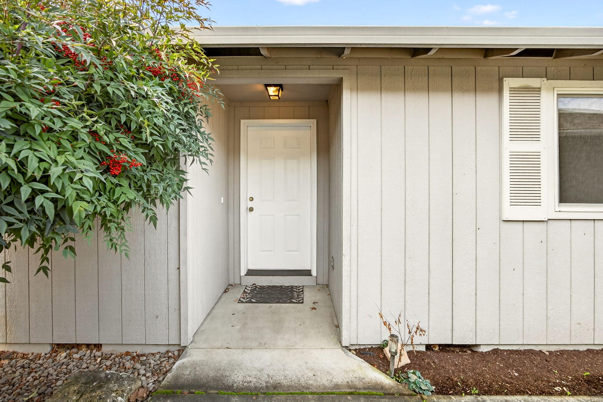 460 Montclair Way Eagle Point, OR 97524 - Photo 2 of 25