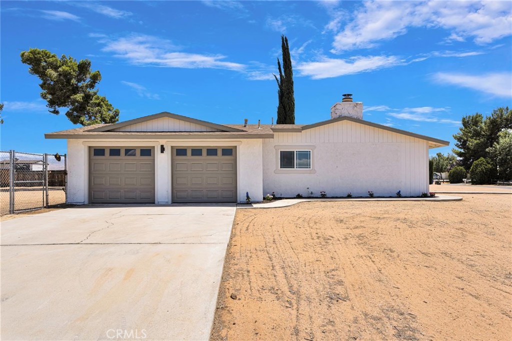 21985 Maumee Road Apple Valley, CA 92308 - Photo 3 of 28 Side