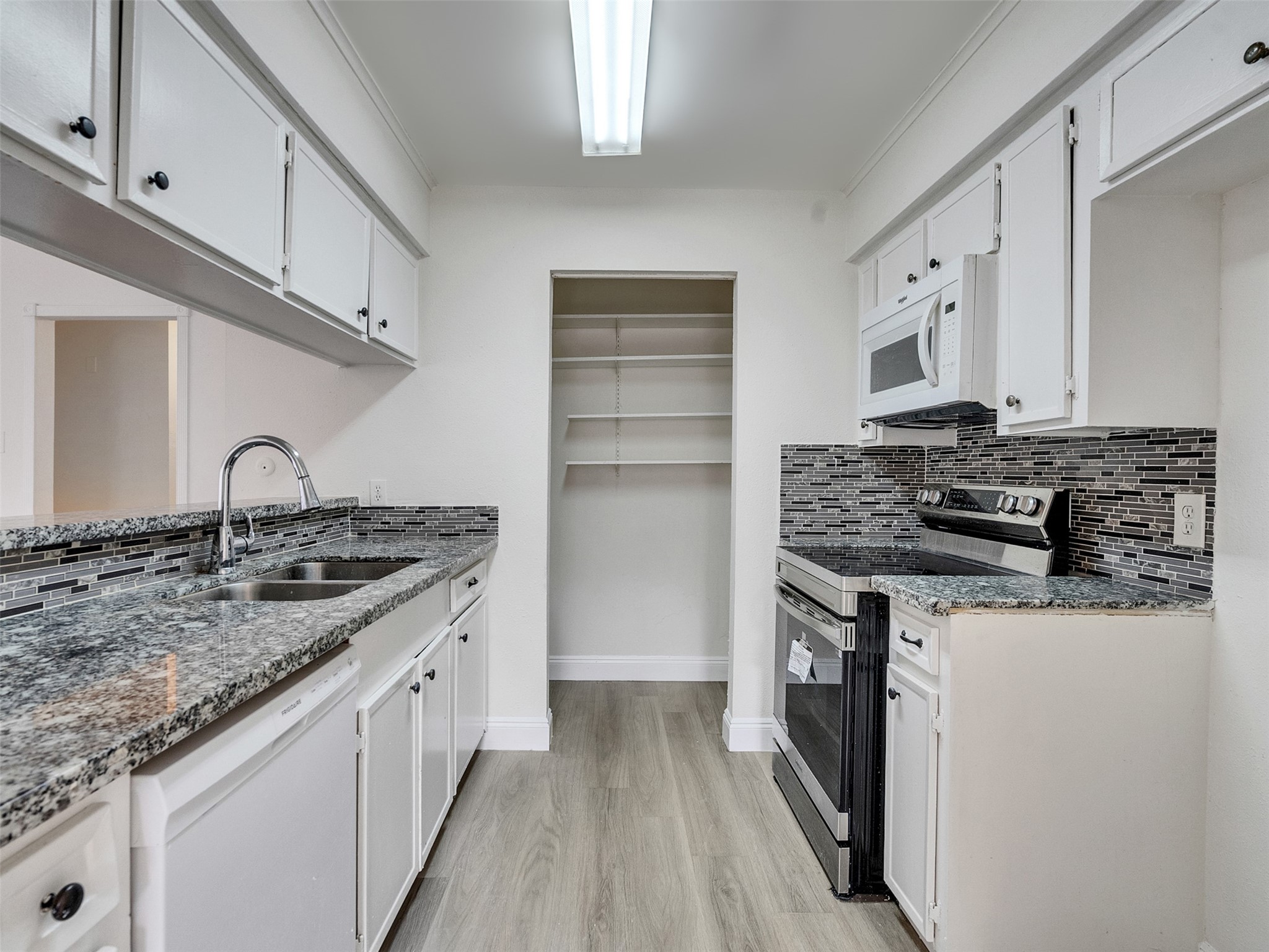 1912 Tremont Court Rosenberg, TX 77471 - Photo 8 of 28