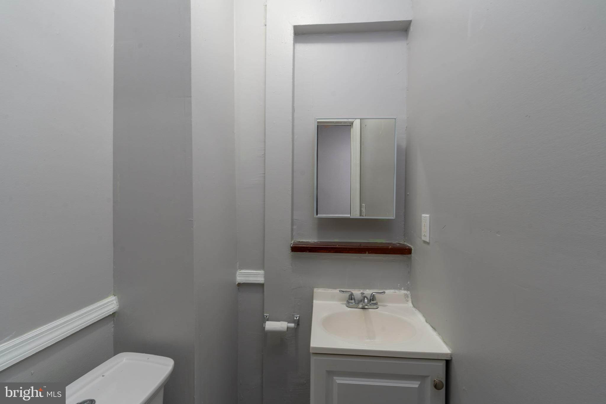 430 South Payson Street Baltimore, MD 21223 - Photo 10 of 29 a bathroom with a sink toilet and mirror