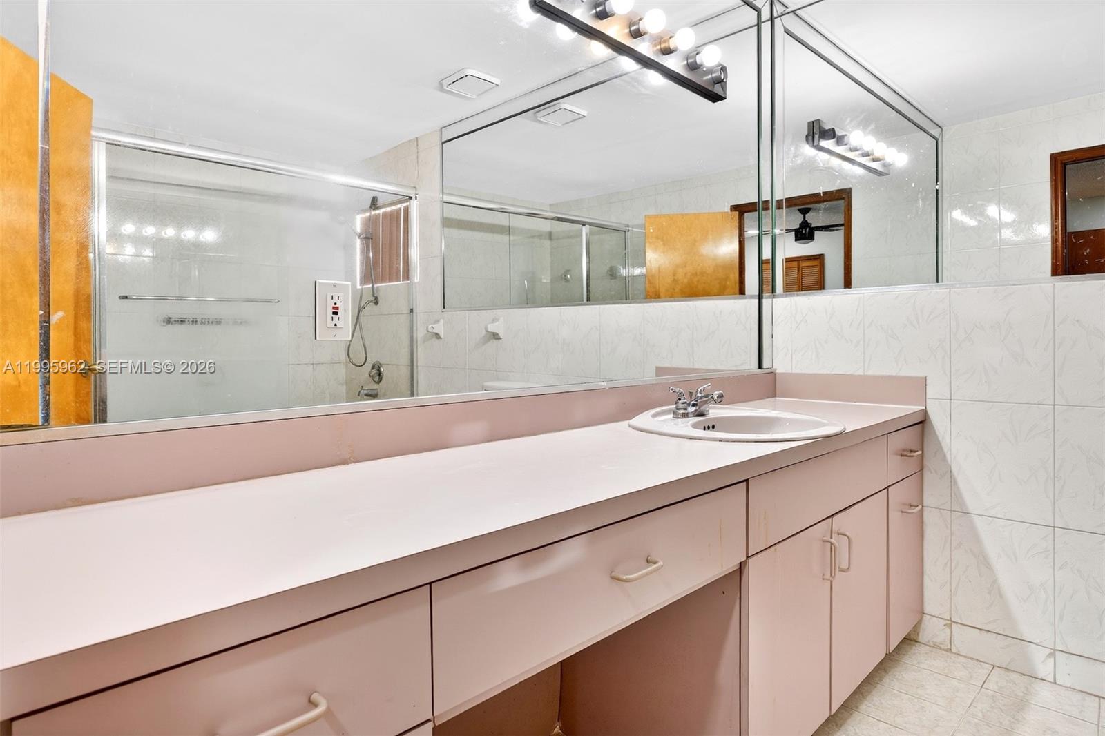7821 Southwest 9th Terrace Miami, FL 33144 - Photo 14 of 29 Master Bathroom