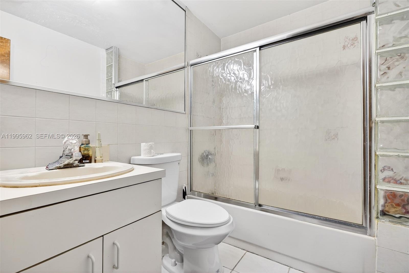 7821 Southwest 9th Terrace Miami, FL 33144 - Photo 17 of 29 Bathroom #2