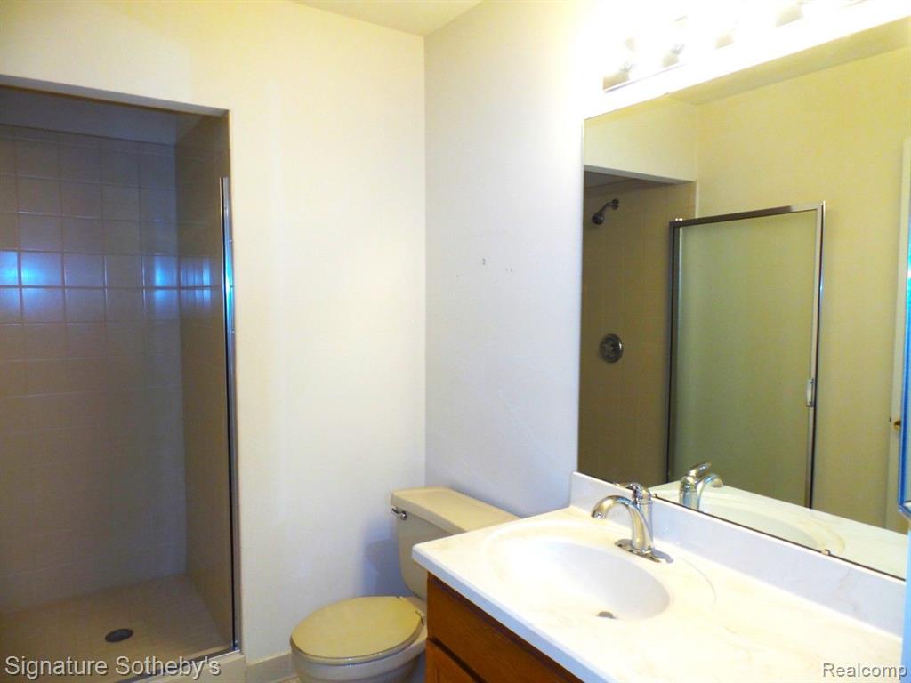 22375 Peach Tree Novi, MI 48375 - Photo 14 of 37