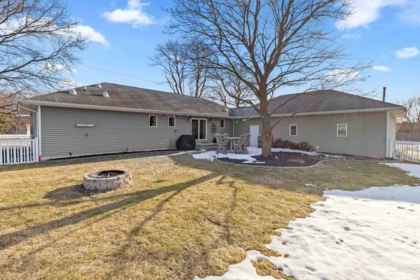 $374,900 | 1700 East Midway Road, Appleton, WI 54915