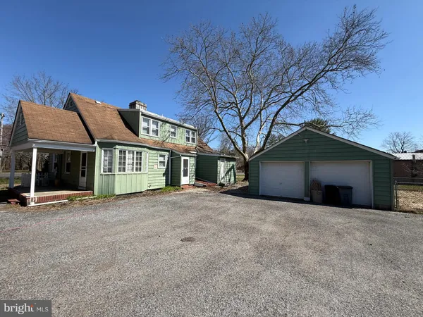 a view of a house with a yard and garage