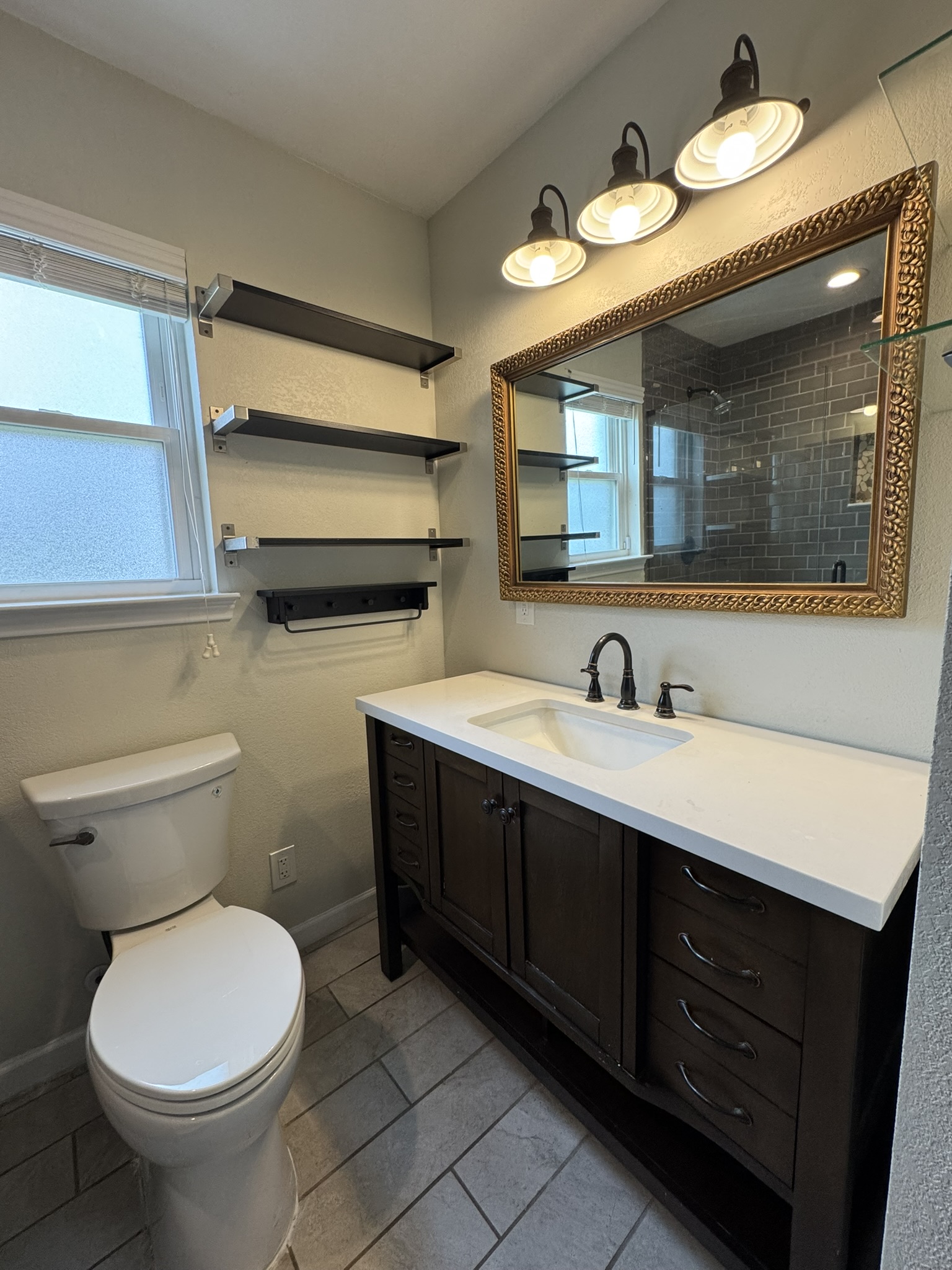 2006 Ash Street Georgetown, TX 78626 - Photo 12 of 21 Primary Bathroom